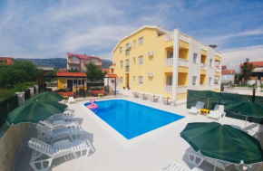  Villa Iva-Dom  Каштел Камбеловац